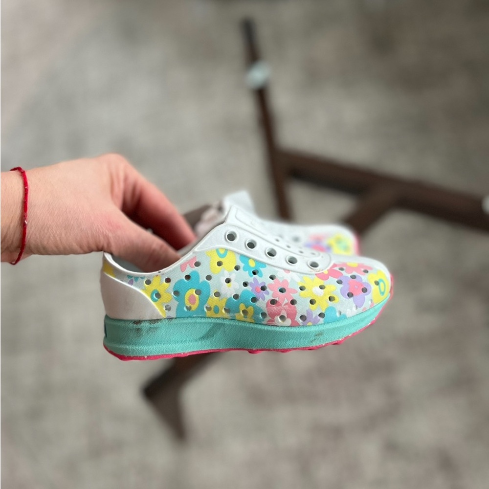 NWT Native colourful floral kids summer vacation waterproof lightweight shoes
